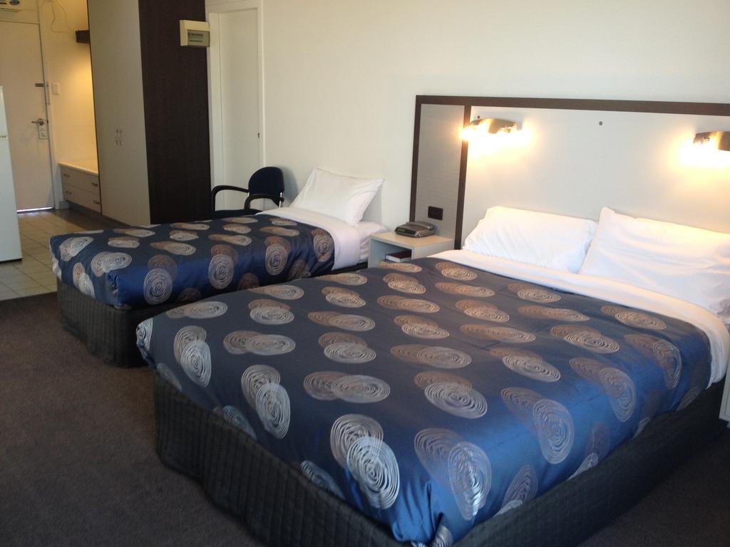 The Central Hotel Motel Лейкс Ентранс Стая снимка